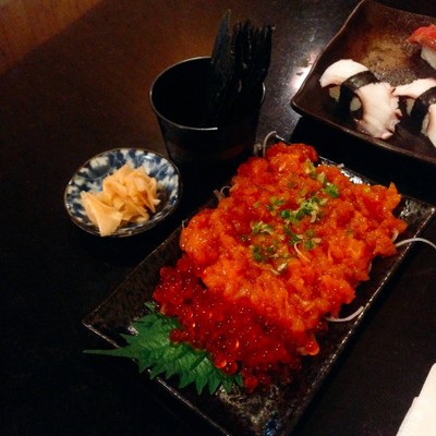 salmon tatare .