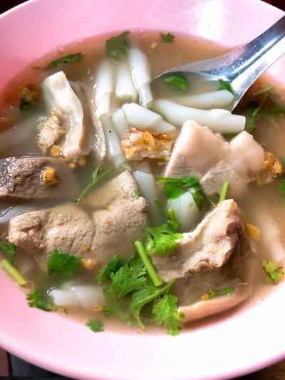 ก๋วยจั๊บนายเล็ก (อ้วน) หน้าตลาดเก่า ซอยเยาวราช11