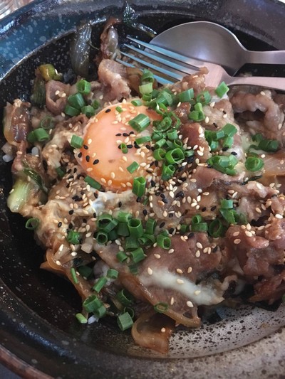 ข้าวหน้าเนื้อ และชีส