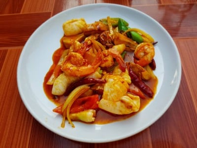 เป็นผัดน้ำพริกเผาครับ รสชาติกลมกล่อมดี