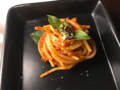 SPAGHETTI WITH TOMATO SAUCE