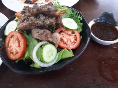 สลัดหมูย่าง