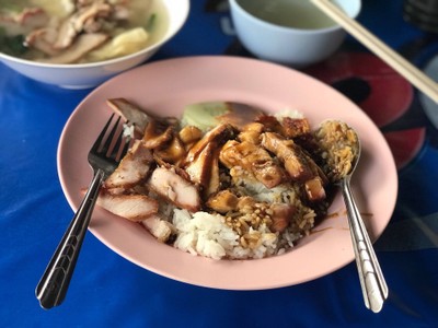 ข้าวหมูแดงหมูกรอบ (ธรรมดา)