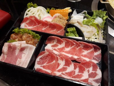 ชุดพิเศษหมูเริงร่า