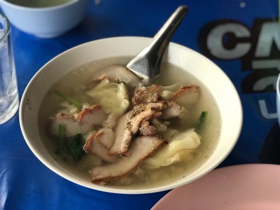 เกี๊ยวน้ำหมูแดง