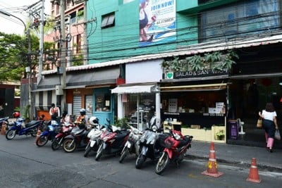 หน้าร้าน Frank Cake Bar