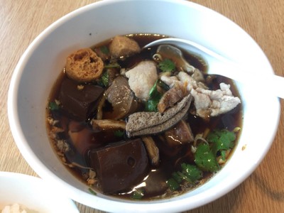 ก๋วยจั๊บสีลม (Guay Jub Silom) ก๋วยจั๊บสีลม (Guay Jub Silom)