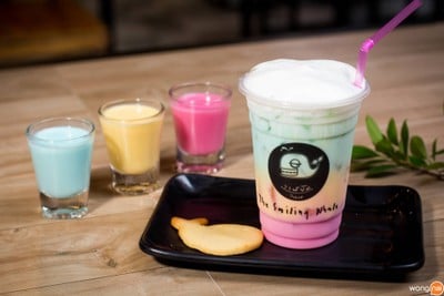 วาฬยิ้มกินนม (The Smiling Whale) วาฬยิ้มกินนม (The Smiling Whale)