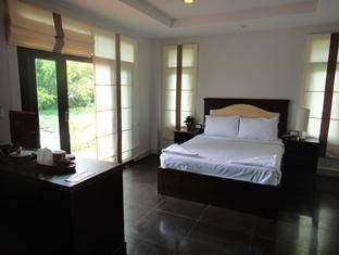 โรงแรมขนอมซันไรส์รีสอร์ท