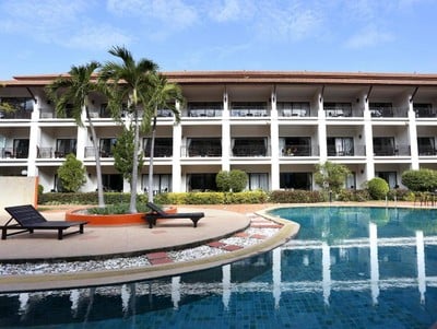 กรีนเลครีสอร์ท