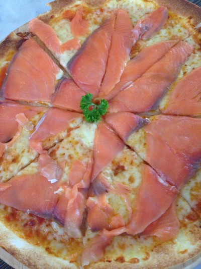 พิซซ่าหน้าแซลม่อน