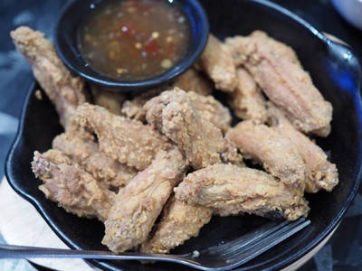 ปีกไก่นักดับเพลิง (Deep Fried Chicken Wing)