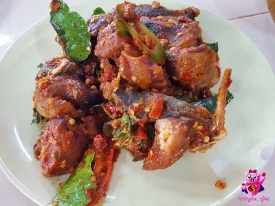 ผัดเผ็ดปลาดุก