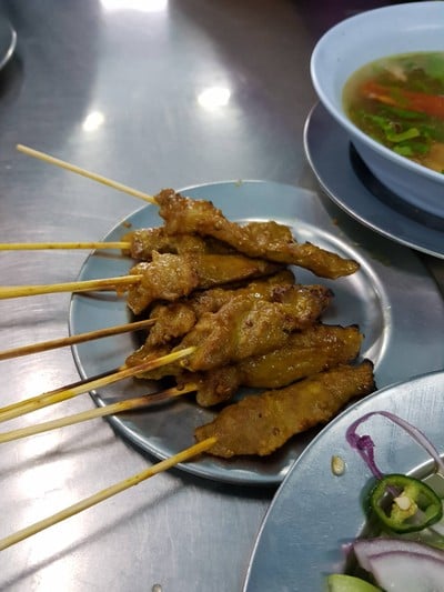 ร้านอาหารมุสลิม แยกไฟแดงบางรักสีลม