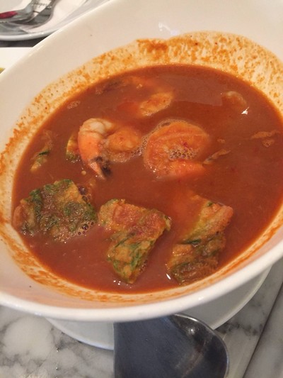 แกงส้มชะอมชุบไข่ใส่กุ้ง