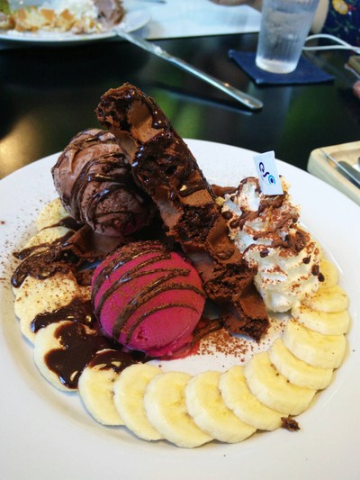 Hot Fudge Banana Waffle 189 บาท