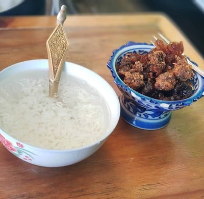 ข้าวแช่ ป้าเอื้อน (ข้าวแช่กาชาด) (ข้าวแช่แม่เอื้อน) เพชรบุรี ข้าวแช่ ป้าเอื้อน (ข้าวแช่กาชาด) (ข้าวแช่แม่เอื้อน) เพชรบุรี