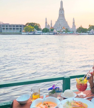 The Deck by the river โรงแรมอรุณเรสซิเด้นท์