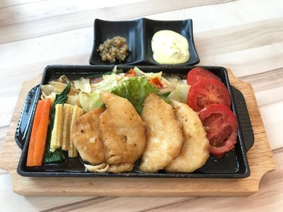 129 บาท ในเมนูเป็น grill steak แต่ของจริงไหง๋ชุบแป้งมาด้วย แฉะเลย