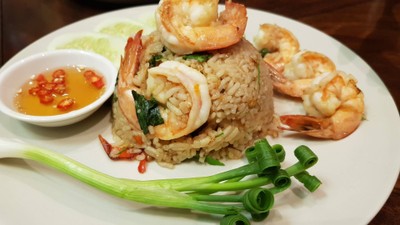 ข้าวกระเพรากุ้งสับ