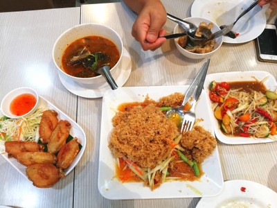 อาหาร หรือ เครื่องดื่ม