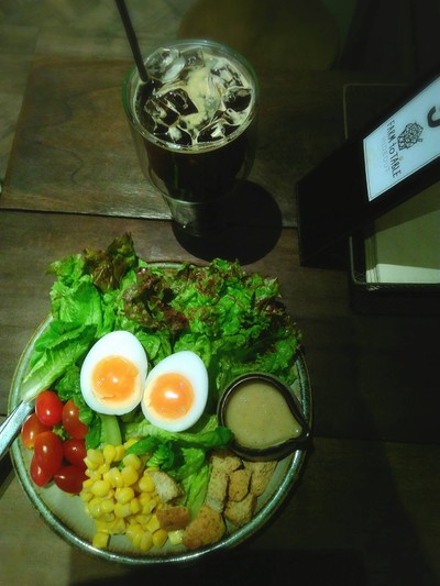 สลัดผักออร์แกนิค (ไข่ต้ม) น้ำสลัดข้าวกล้องกระชายดำ