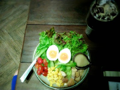 สลัดผักออร์แกนิค (ไข่ต้ม) น้ำสลัดข้าวกล้องกระชายดำ