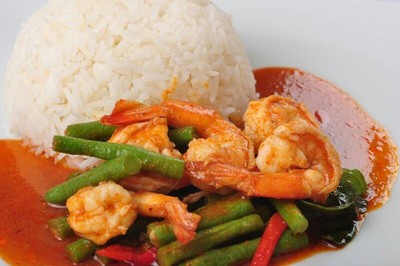ผัดพริกแกงกุ้งราดข้าว / Stir Fried Red Curry Shrimp & Rice