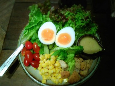 สลัดผักออร์แกนิค (ไข่ต้ม) น้ำสลัดข้าวกล้องกระชายดำ