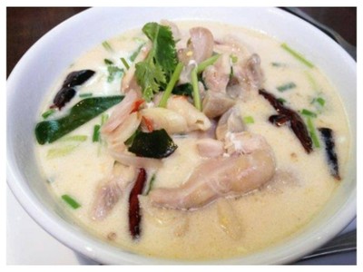 ต้มข่าไก่ / Thai Spicy Milk Soup
