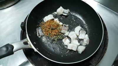 วิธีทำ ข้าวคลุกกะเพราปลา