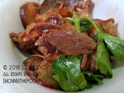 ยำแก้มหมู