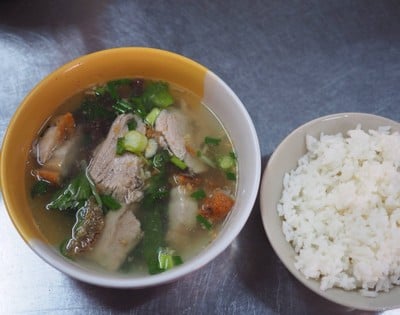 เมนูของร้าน ต้มเลือดหมูดับเพลิง จุฬาซอย9