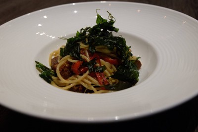 สปาร์เก็ตตี้กระเพราหมูกรอบ