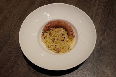 สปาเกตตี้เบคอนผัดพริกแห้ง