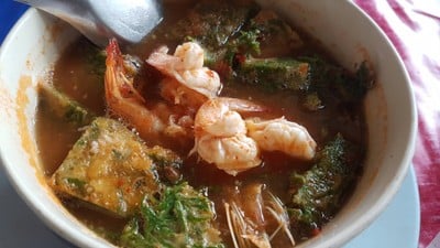 แกงส้มชะอมกุ้ง