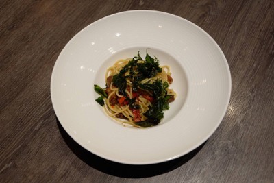 สปาร์เก็ตตี้กระเพราหมูกรอบ