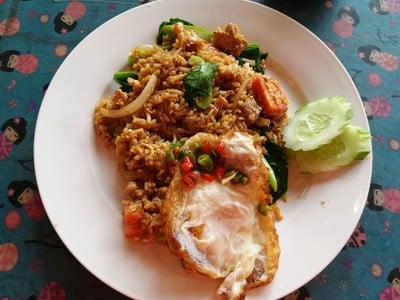 ข้าวผัดโบราณหมู
