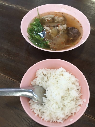ต้มเลือดหมูจิงจูไฉ่ ข้าวเปล่า