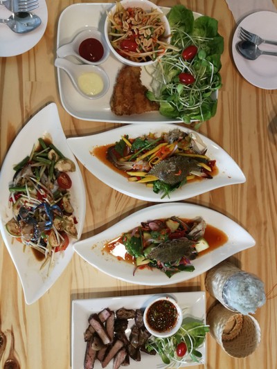 อาหาร หรือ เครื่องดื่ม