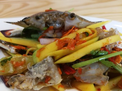 ยำมะม่วงปูม้า