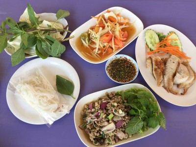 อาหาร หรือ เครื่องดื่ม
