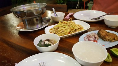 อาหาร หรือ เครื่องดื่ม