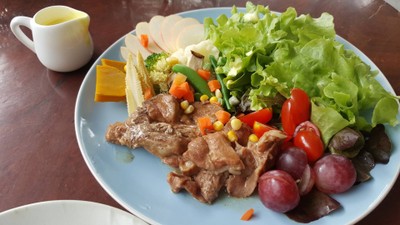 สลัดหมูอบ