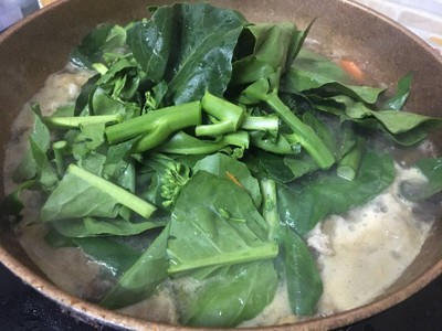 วิธีทำ ราดหน้าหมูนุ่มน้ำมันงาคะน้าฮ่องกง