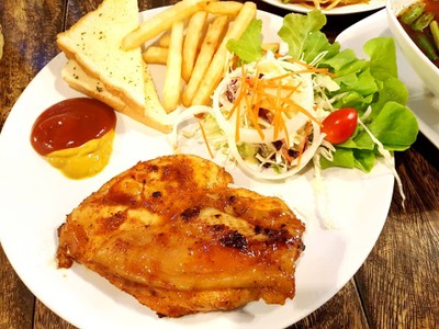 บ้านตุ้ม (BAN TUM RESTAURANT) บ้านตุ้ม (BAN TUM RESTAURANT)