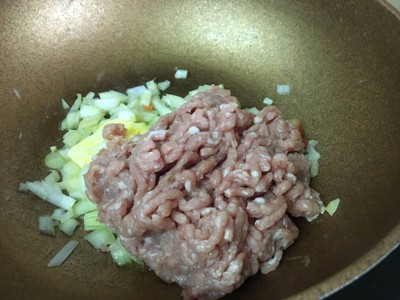วิธีทำ สปาเก็ตตี้ซอสหมูสไตล์ไทยๆ วิธีทำ สปาเก็ตตี้ซอสหมูสไตล์ไทยๆ