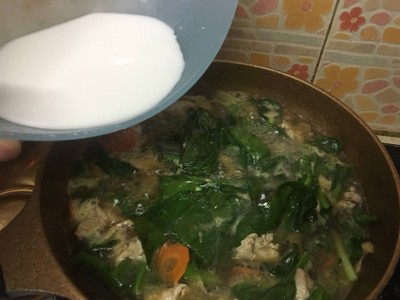 วิธีทำ ราดหน้าหมูนุ่มน้ำมันงาคะน้าฮ่องกง