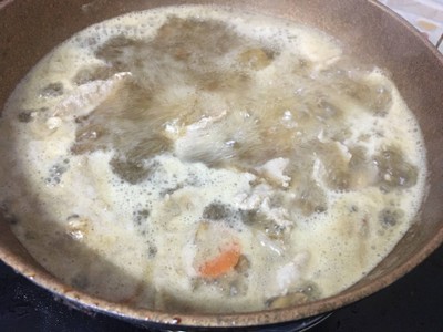 วิธีทำ ราดหน้าหมูนุ่มน้ำมันงาคะน้าฮ่องกง