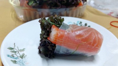 SALMON ROLL